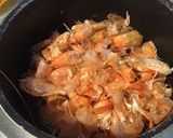 Une image de l'étape 1 de Bouillon de crevettes au thym, laurier et fenugrec.