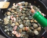Foto del paso 8 de la receta Pasta con gambas y almejas. Receta para comer en la terraza 💕😋🏖🏖