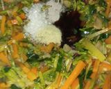 Foto langkah ke 4 dari resep Tumis Bunga Pepaya dan Wortel.