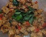 Foto langkah ke 3 dari resep Tumis Oncom Kemangi.