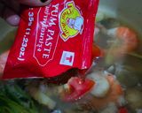 Foto langkah ke 4 dari resep Tom Yum Goong Thai Boy.
