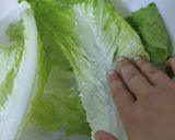 صورة لخطوة 1 من وصفة سلاطة خس بذور الكتان🥬