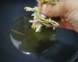 Gambar langkah 2 resipi Nasi goreng kampung.