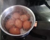 Foto del paso 1 de la receta: Huevos rellenos de cangrejo y atún