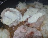 Foto del paso 4 de la receta: Sándwich de pollo y cebollas grilladas🥪🧀🍗