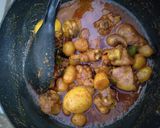 Foto langkah ke 6 dari resep Rendang ayam telur + kentang.