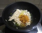 A picture of step 3 of Schezwan Maggi disc.