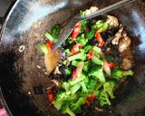 Foto langkah ke 4 dari resep Brokoli cah ayam.