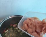รูปขั้นตอนการทำที่ 5 ของ ต้มอกไก่ใบชะมวง