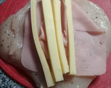 Foto del paso 2 de la receta: Pechugas de pollo rellenas con paleta y queso al verdeo