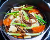 Hình bước làm 3 của món Canh nấm lộc nhung 🍄