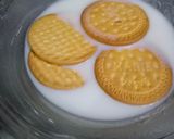 A picture of step 5 of Marie biscuits dessert ❤❤.