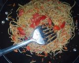 Foto langkah ke 5 dari resep Mie goreng ala Hajatan Jawa.