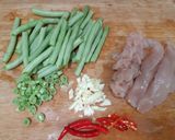 รูปขั้นตอนการทำที่ 1 ของ ถั่วแขกผัดไก่
