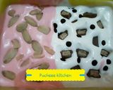 Foto langkah ke 8 dari resep Ice cream lembut strawberry dan vanilla kitkat.