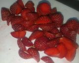 Foto langkah ke 1 dari resep Strawberry Tea.