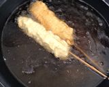 Foto langkah ke 4 dari resep Cheesy Corndog.