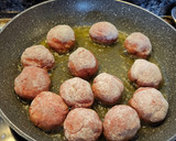 Foto del paso 5 de la receta: Albóndigas en salsa con langostinos y gambas