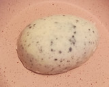 Foto del paso 8 de la receta: Huevo de Pascua oreo con cáscara rellena de dulce de leche