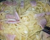 Hình bước làm 4 của món Spaghetti Sốt Kem Phô Mai Nấm Mỡ