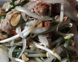 Hình bước làm 7 của món Nộm thịt lợn hành Tây giá đỗ chua thanh ngày oi nóng