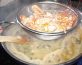 Foto del paso 6 de la receta: Merluza a la marinera