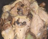 Foto del paso 4 de la receta: Pollo con champiñones en crema de chipotle. 🍜