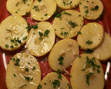 Foto del paso 4 de la receta: Jurel blanco del estrecho con patatas al ajillo y cherrys asados
