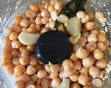 A picture of step 5 of Humus 🧄.