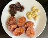 A picture of step 1 of Fresh Fig Date & Dry Fruit Smoothie.