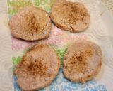 Foto del paso 2 de la receta: Filetes de cerdo en salsa de tomate y pimientos con patatas