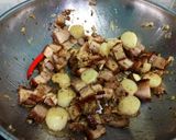 A picture of step 1 of Hokkien Mee With Roasted Pork And Scallop.