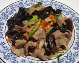 รูปขั้นตอนการทำที่ 2 ของ หมูสไลซ์ผัดเห็ดหูหนูดำ