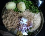 A picture of step 1 of Soya chunks kabab.