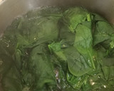 Foto del paso 3 de la receta: Espinacas con pasas y piñones