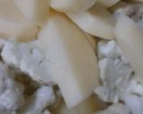 A picture of step 1 of Ghobhi aloo.