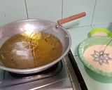 Foto langkah ke 5 dari resep Resep Kembang Goyang/Antari.