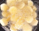 A picture of step 1 of Fried sweet potato with egg sauce.