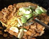 รูปขั้นตอนการทำที่ 4 ของ หมูป่าผัดพริกแกง