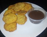 A picture of step 4 of Milky Cracker With Chocolate Sauce.