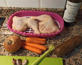Foto del paso 1 de la receta: Pollo estofado con chocolate y yuca