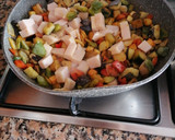 Foto del paso 1 de la receta: Habichuelillas con pisto fácil y gambas cocidas