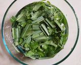 A picture of step 3 of Mint leaves and lemon grass juice.