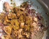 صورة لخطوة 2 من وصفة رز احمر بالتونه والسلطه الحاره 🌶♥️