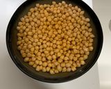 Foto del paso 1 de la receta: Garbanzos con níscalos y panceta