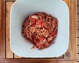 Foto del paso 3 de la receta: Noodles con caballa y tomate asado