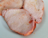 Foto del paso 4 de la receta: Cinta de lomo adobada en salsa con verduras