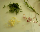 Foto del paso 6 de la receta: Albóndigas de calamares pequeños, espinacas y gamba pelada