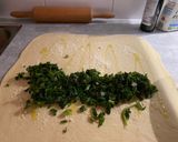 Foto del passaggio 2 della ricetta Tortano vegetariano con pasta madre e olio d'oliva