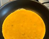 Sajtos omlett tortillában recept fázis 1 fotója